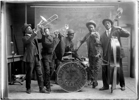 What New Form of Entertainment Helped to Popularize Ragtime and Jazz in the Early 1900s
